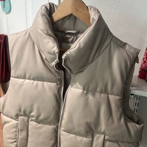 Hollister Women's Sleeveless Puffer Vest in Light Taupe